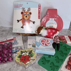 Creatology / Ashland holiday Christmas set craft ornaments cookie cutter sticker